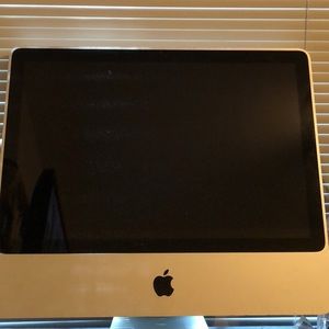 Mac desktop with onn black keyboard,and pink mouse